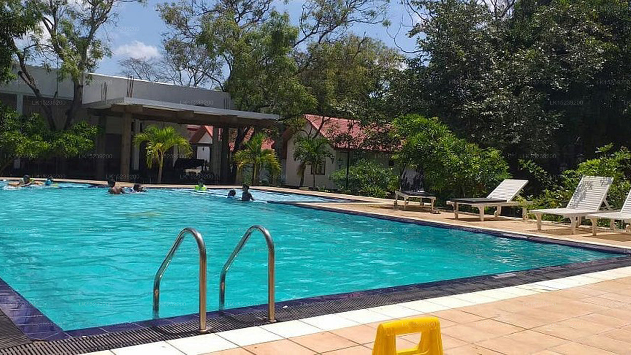 Das Grand Leisure Village, Auradapura