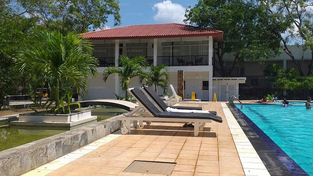 Das Grand Leisure Village, Auradapura