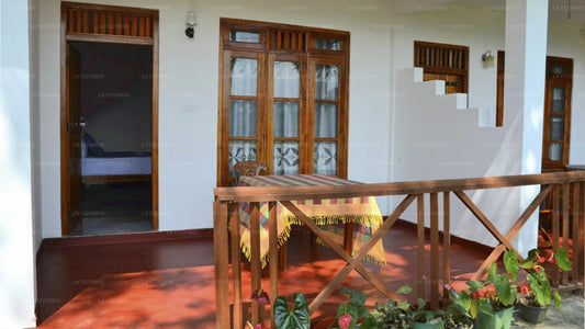 Ella Infinity View, Ella 