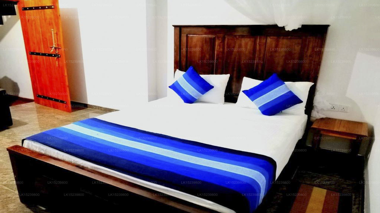 Ella Infinity View, Ella 