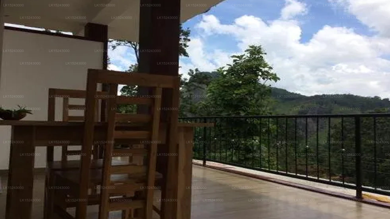 Ella Vallee02, Ella 