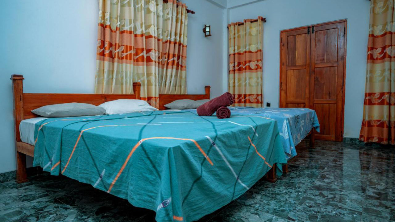 Hotel Athina &amp; Restaurant, Chilaw