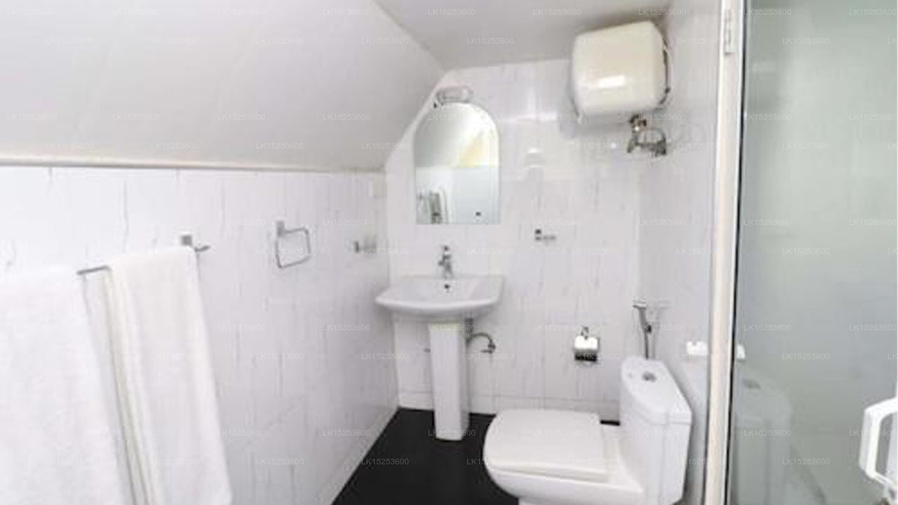 Die Wasserfallvillen, Hatton