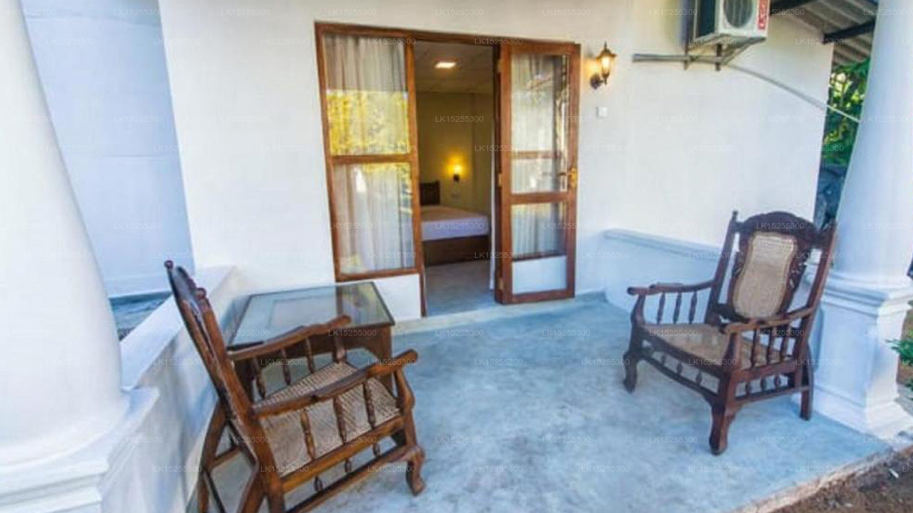 Palm Beach Inn &amp; Sea Shells Cabanas, A2, Bentota