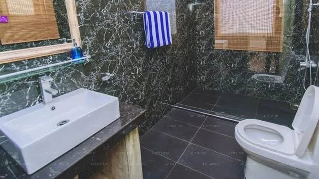 Una J Villa, Pamunugama 
