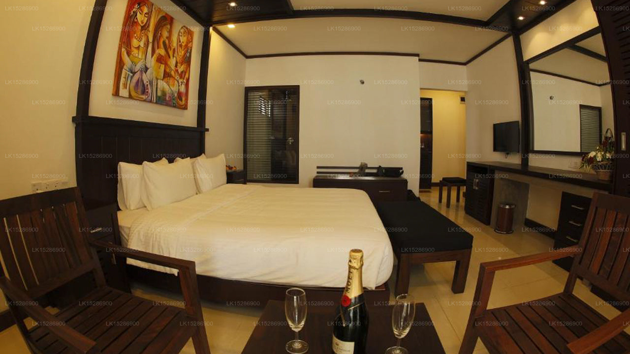 Blue Beach Hotel, Wadduwa 