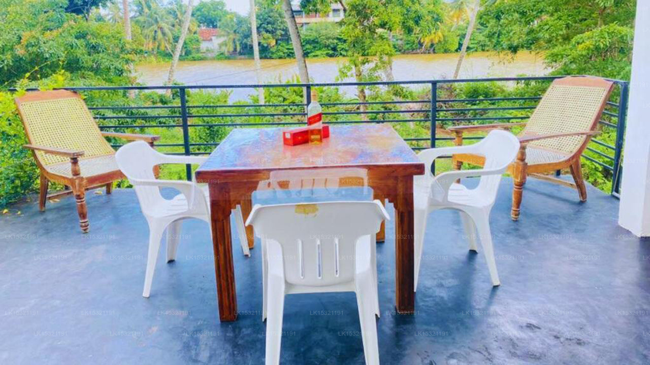 Eckvilla am Nilwala River, Matara