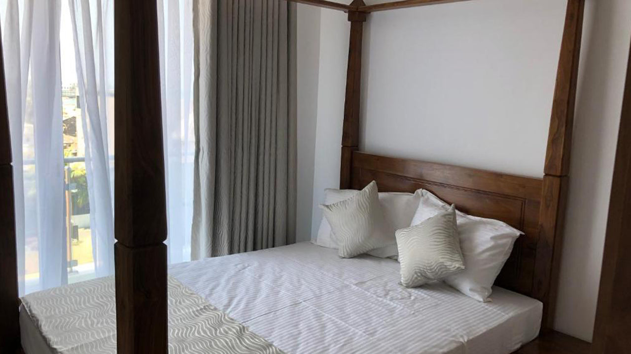 Sea Breeze, neues Apartment mit 3 Schlafzimmern am Strand