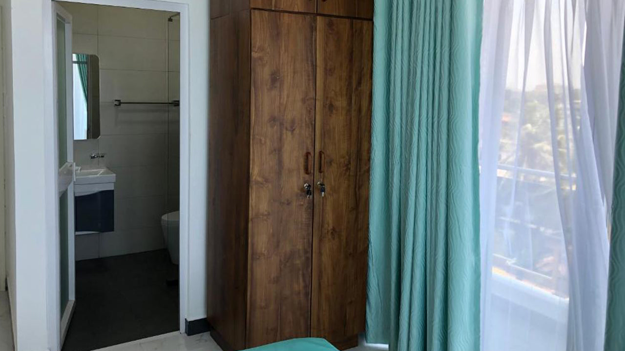 Sea Breeze, neues Apartment mit 3 Schlafzimmern am Strand