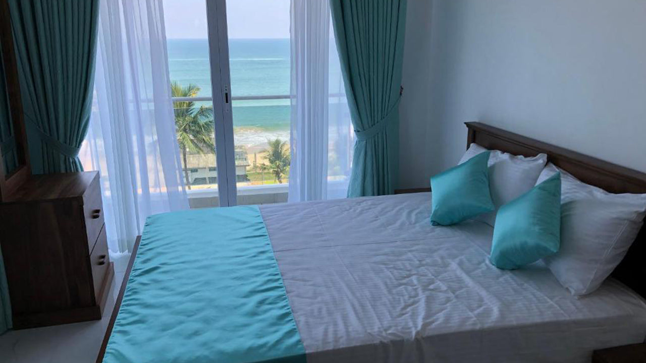 Sea Breeze, neues Apartment mit 3 Schlafzimmern am Strand
