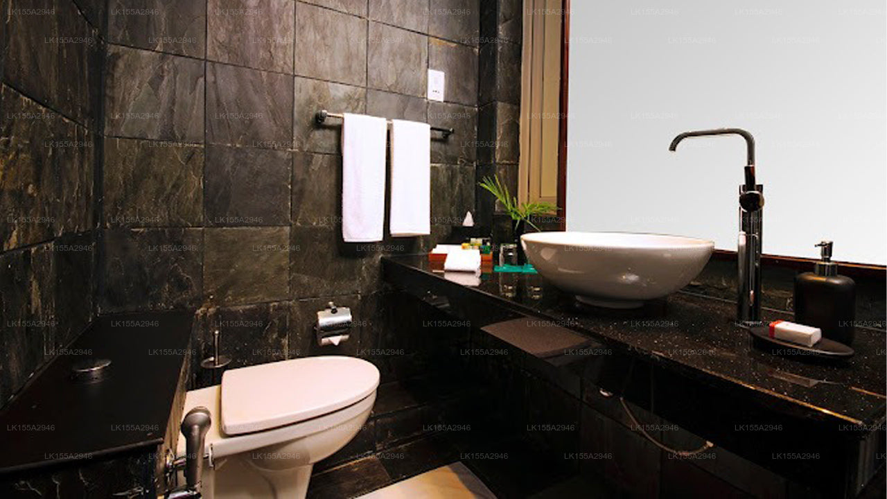 Ocean Edge Suites &amp; Hotel Colombo