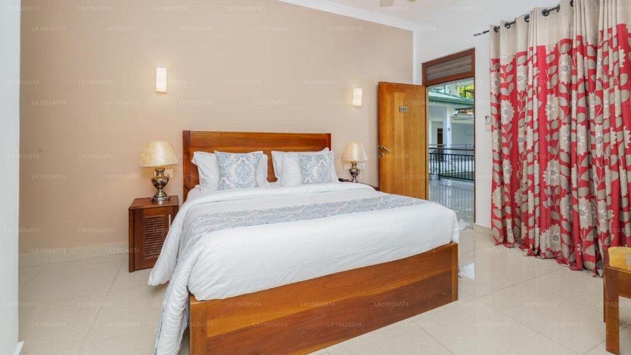 Hotel Travelers Nest, Kandy 