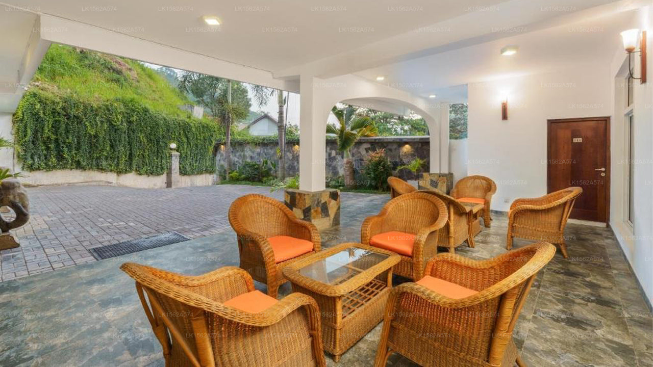 Hotel Travelers Nest, Kandy 