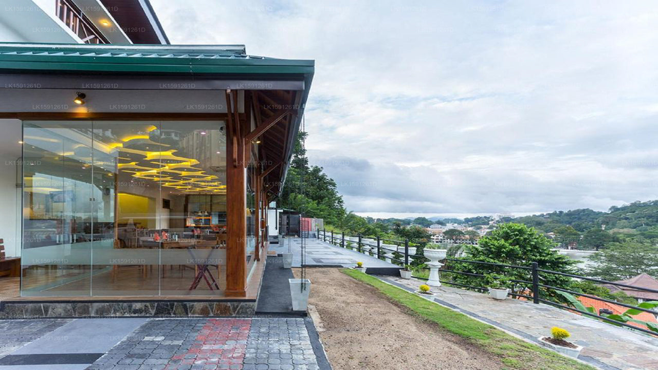 Himmel sieben, Kandy 