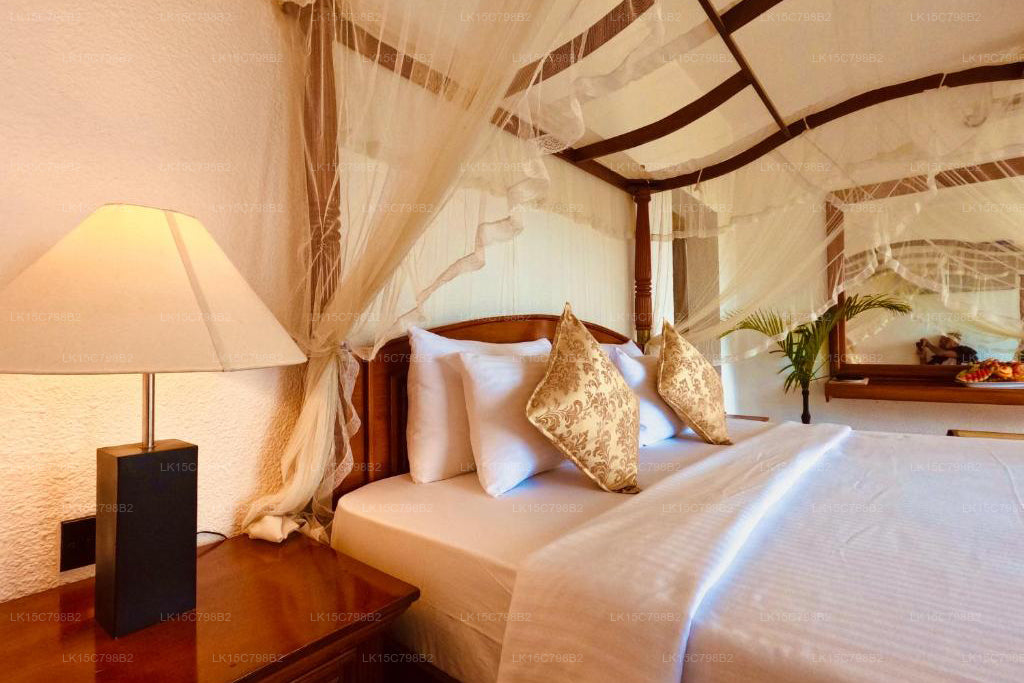 Hotel Heaven's Edge von EHI, Ella