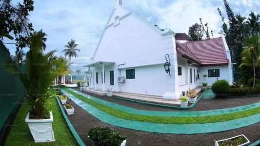 Weiße Villa am Flughafen Anthiekka, Gampaha