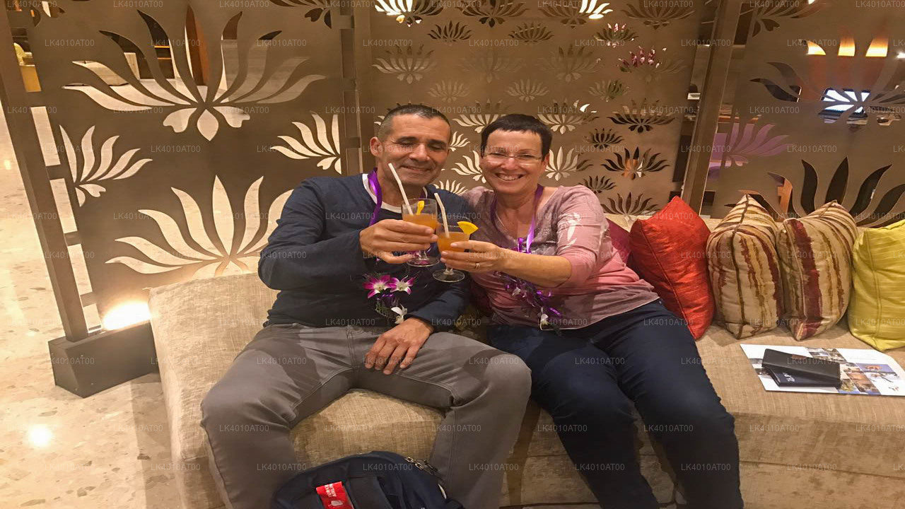 Privater Transfer von Wathurugama City zum Flughafen Colombo (CMB)