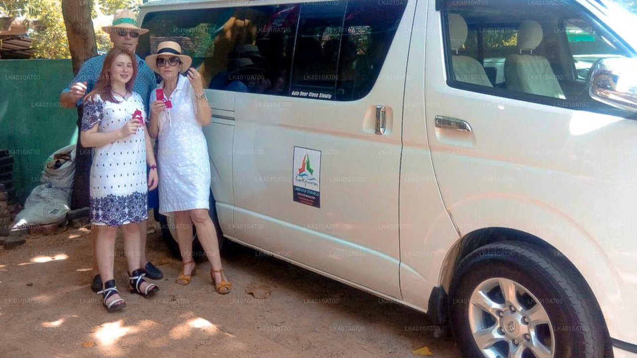 Privater Transfer von Wathurugama City zum Flughafen Colombo (CMB)