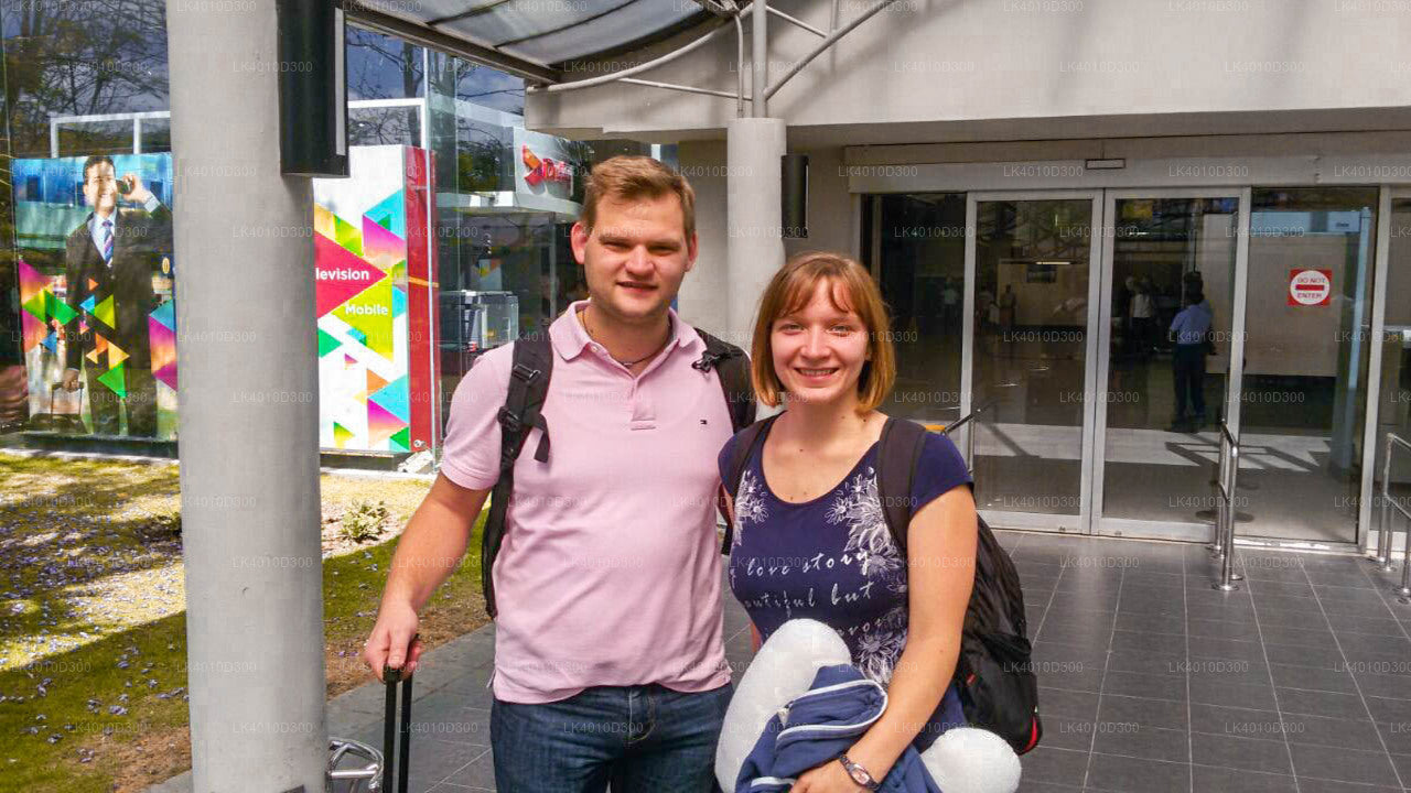 Privater Transfer von Mawathagama City zum Flughafen Colombo (CMB)