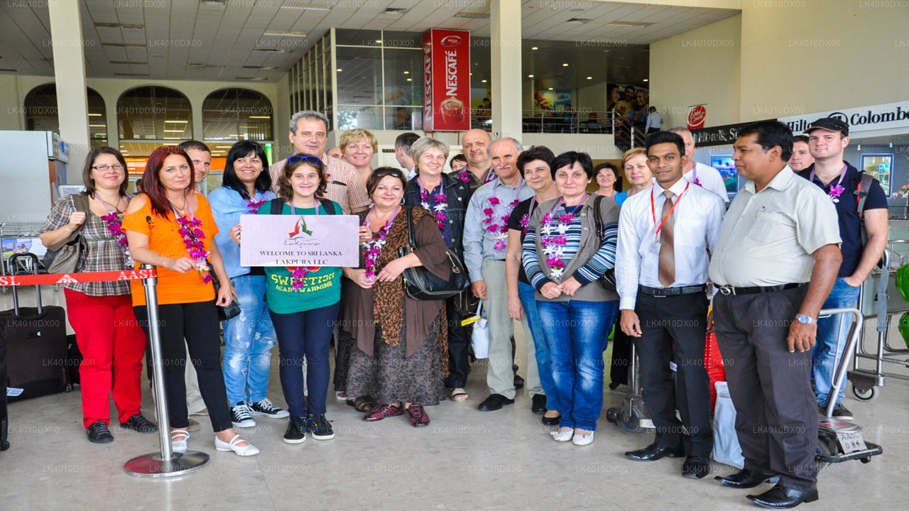 Privater Transfer von Waskaduwa City zum Flughafen Colombo (CMB)