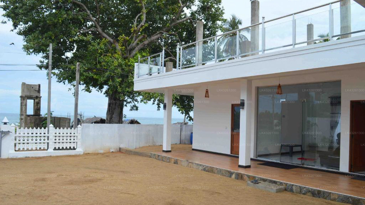 Blue Wings Beach Hotel, Trincomalee