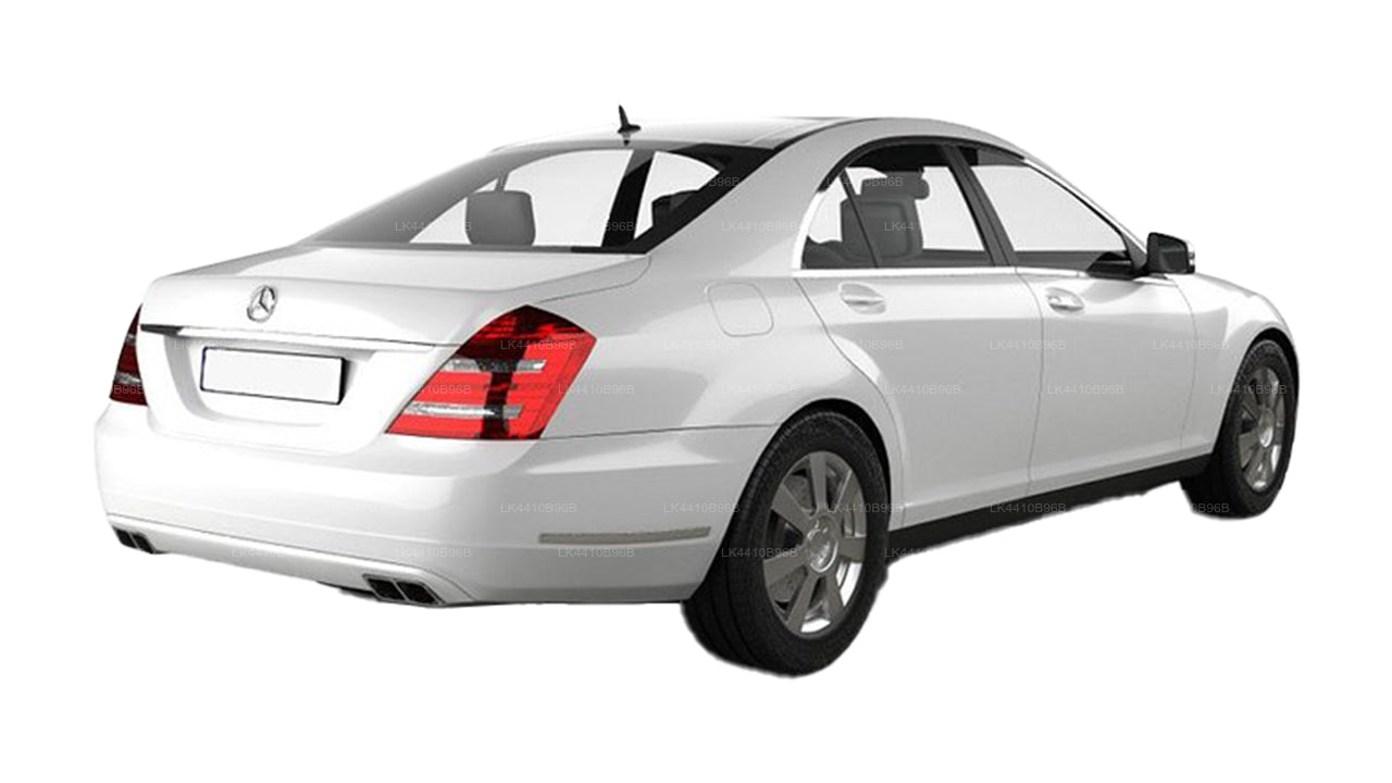 Privater Transfer vom Flughafen Colombo (CMB) nach Colombo City mit dem Mercedes Benz E350