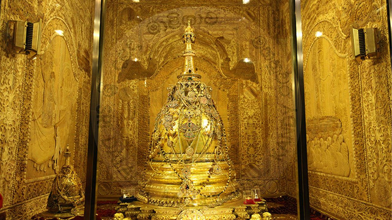 Zahntempel mit einem Einheimischen