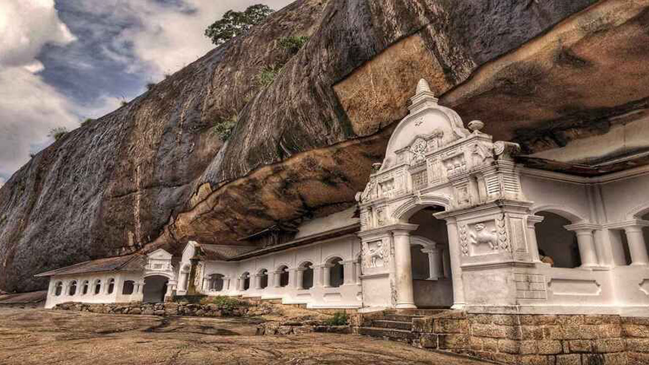 Sigiriya-Felsen, Dambulla und Wildelefanten-Safari ab Colombo