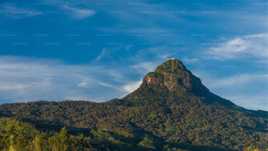 Malerischer Adam's Peak mit dem Hubschrauber ab Koggala