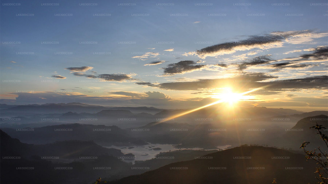 Malerischer Adam's Peak mit dem Hubschrauber ab Koggala