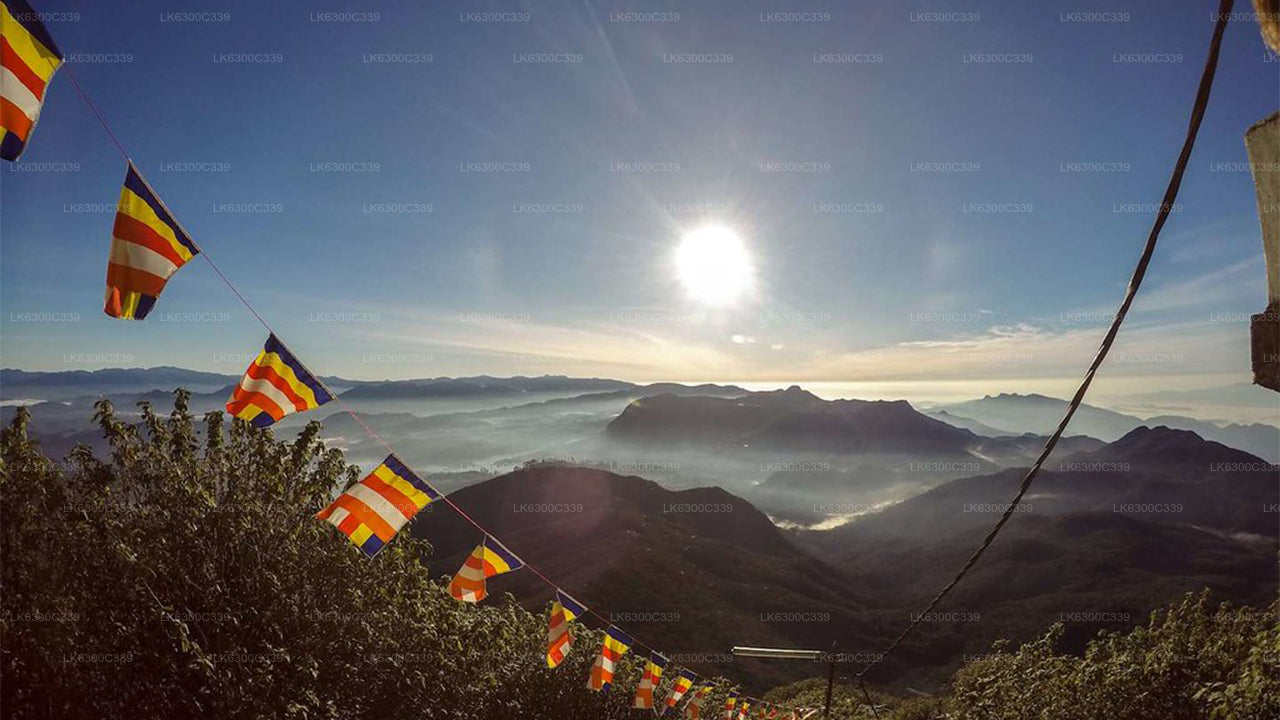 Malerischer Adam's Peak mit dem Hubschrauber ab Koggala