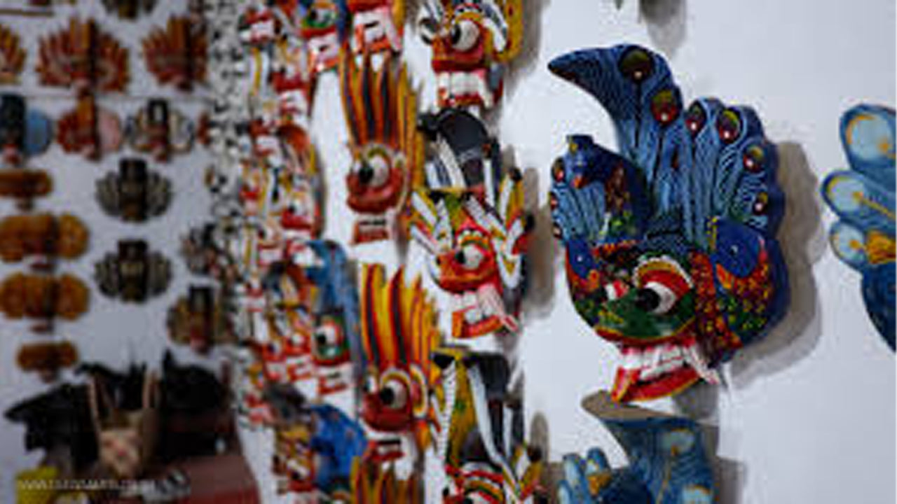 Traditionelle Maskenherstellungserfahrung aus Negombo