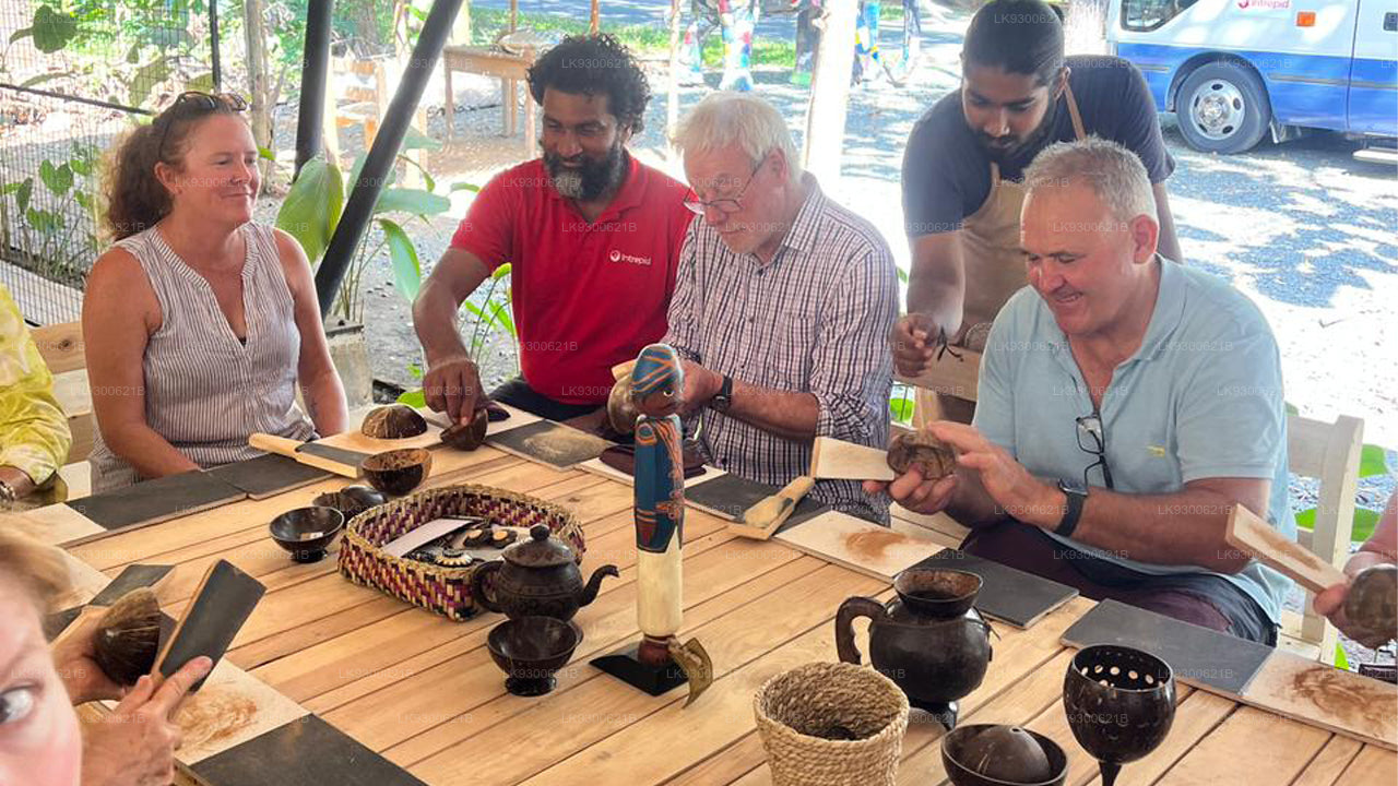 Praktische Bastelerlebnisse mit Kokosnussschalen und Bambus aus Sigiriya