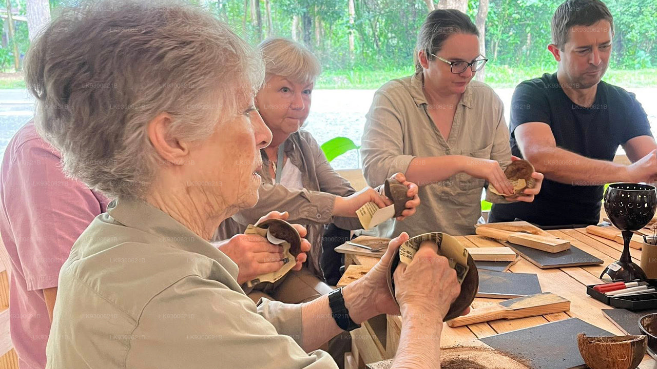 Praktische Bastelerlebnisse mit Kokosnussschalen und Bambus aus Sigiriya
