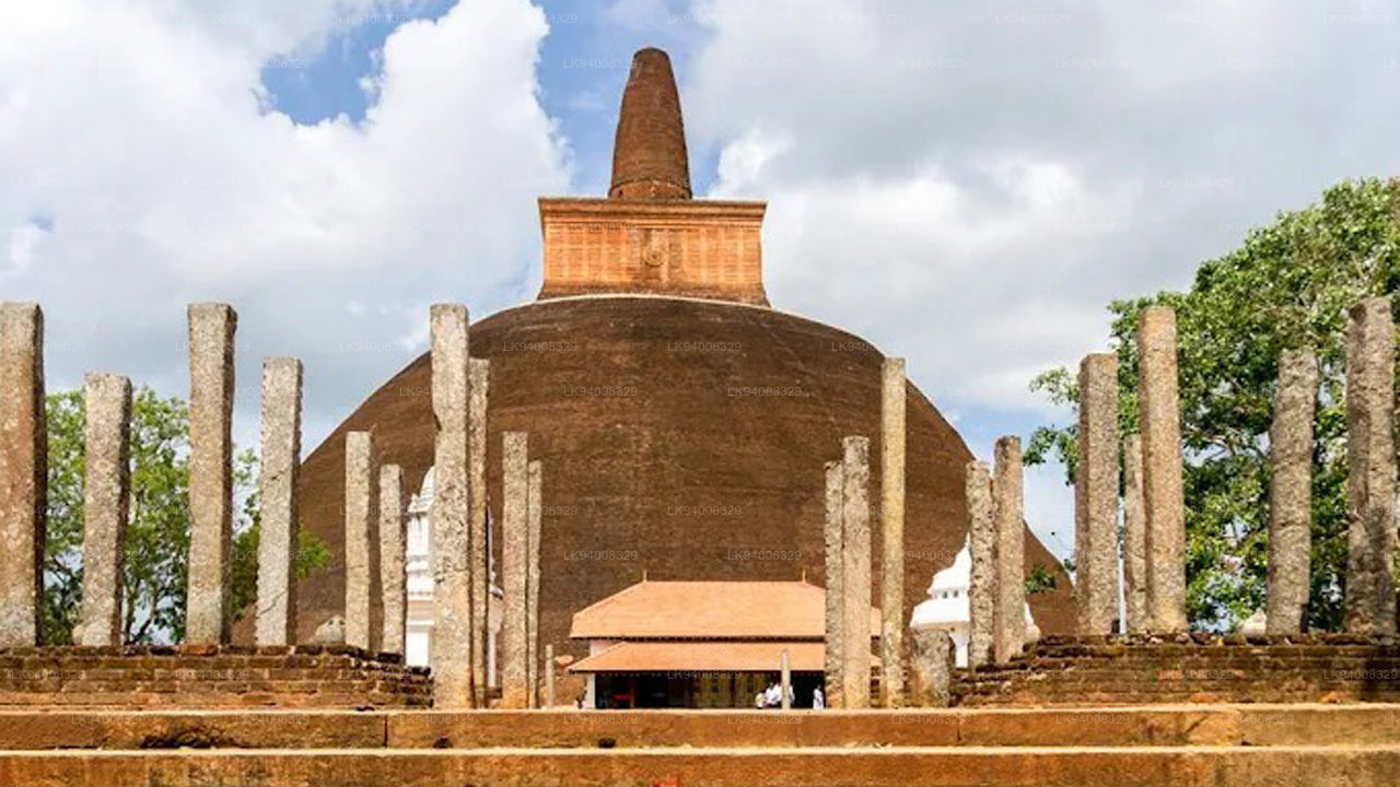 Heilige Stadt Anuradhapura von Colombo aus