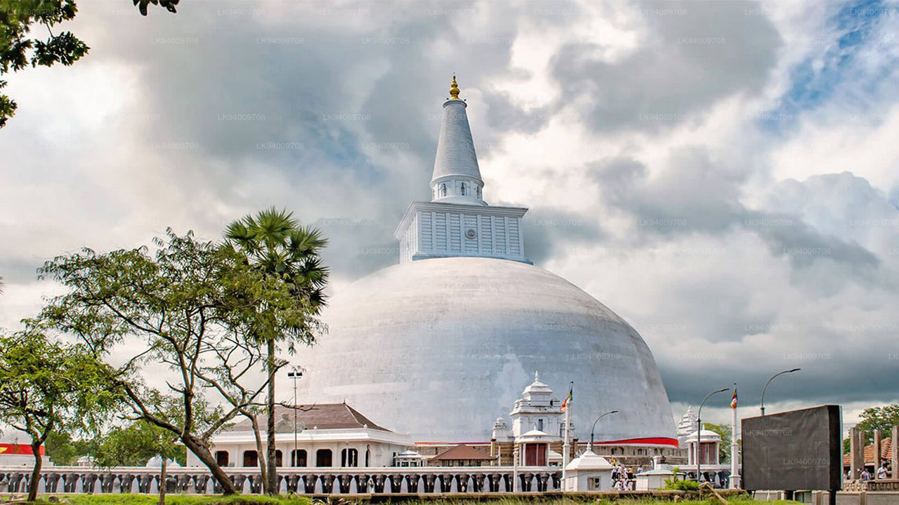 Heilige Stadt Anuradhapura von Colombo aus