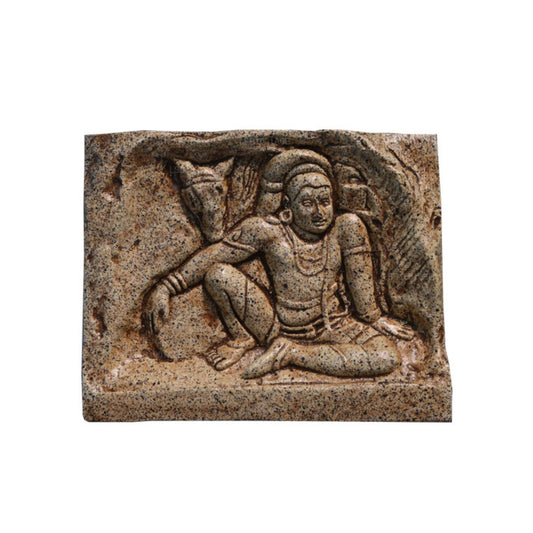 NHRC-Skulptur von Minisa Saha Ashwe Hisa (Teller)