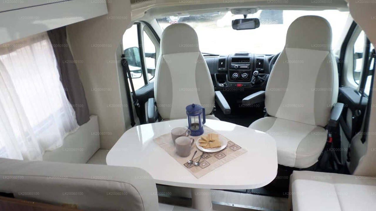 Wohnmobilvermietung mit Chauffeur (Roller Team Zefiro 269P)