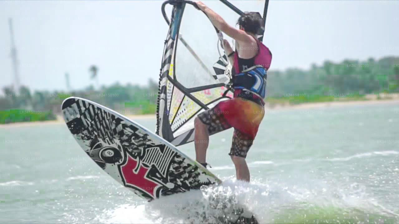 4-stündiger Windsurfkurs für Kinder ab Kalpitiya