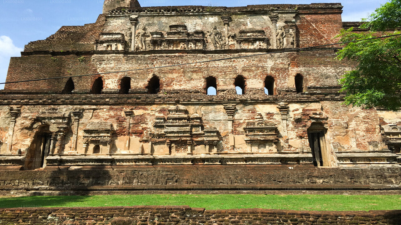Ritigala, Kala Wewa und Namal Uyana aus Dambulla