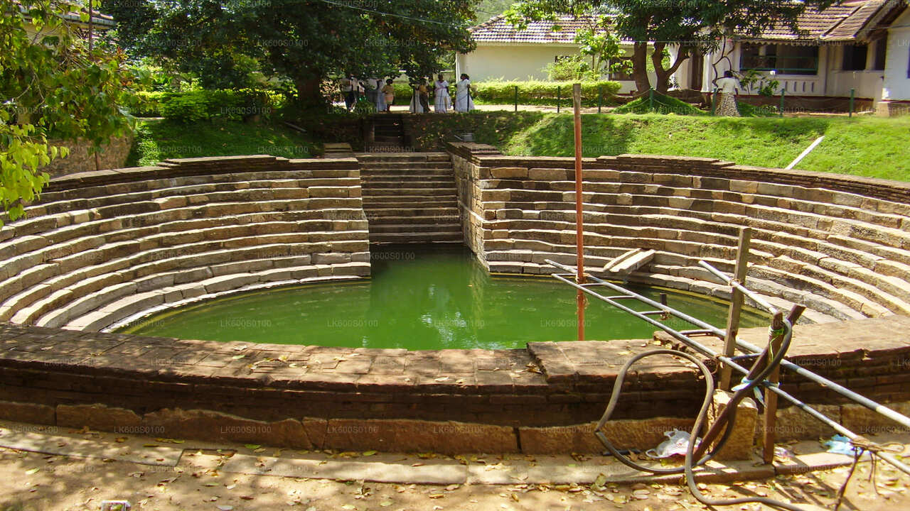 Heilige Stadt Anuradhapura von Habarana aus