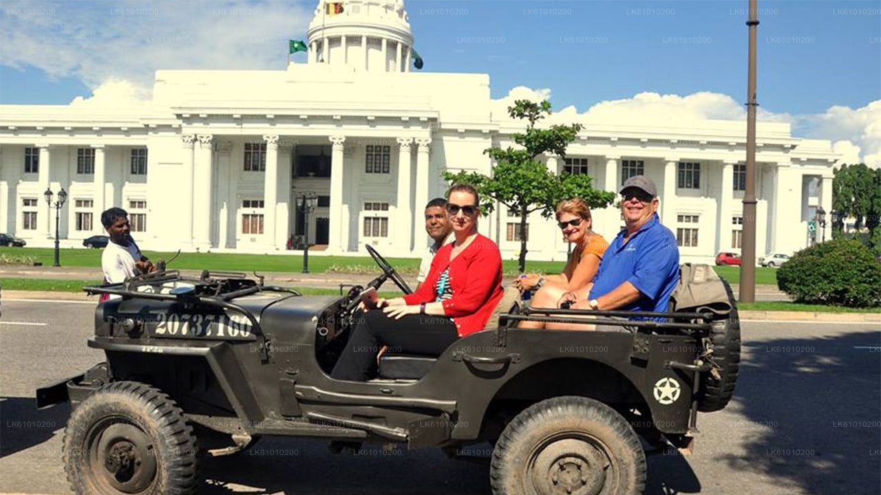 Stadtrundfahrt durch Colombo mit dem War Jeep