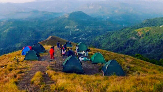 Camping in Wangedikanda und Wanderung zu den Bambarakanda-Wasserfällen von Colombo aus (2 Tage)
