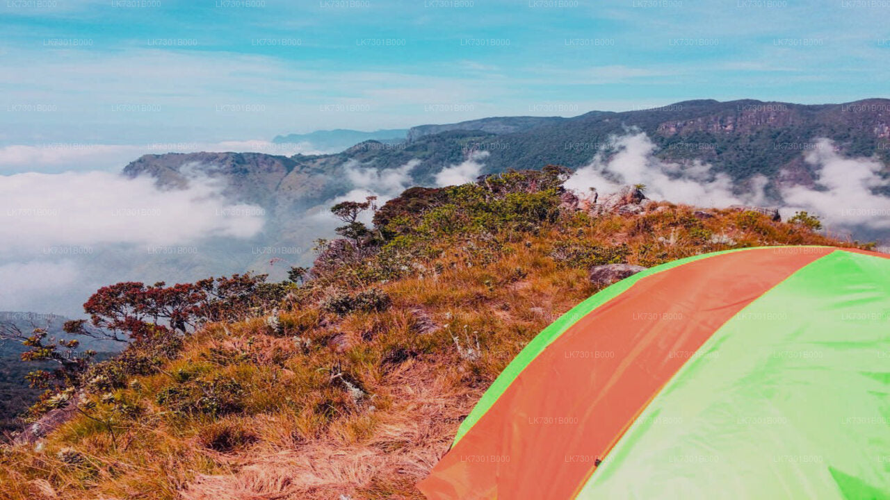 Camping in Wangedikanda und Wanderung zu den Bambarakanda-Wasserfällen von Colombo aus (2 Tage)