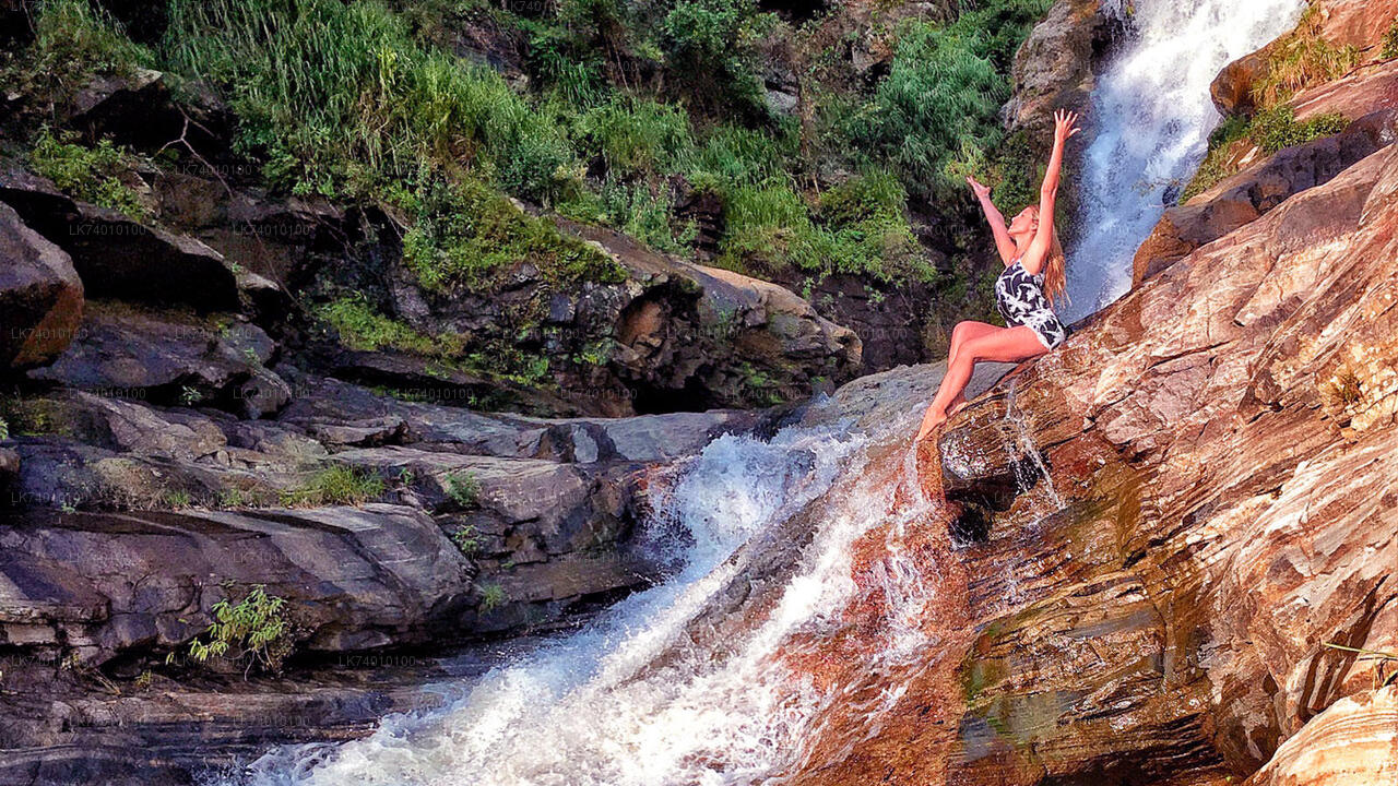 Spaziergang durch die Landschaft mit Wasserfällen ab Colombo