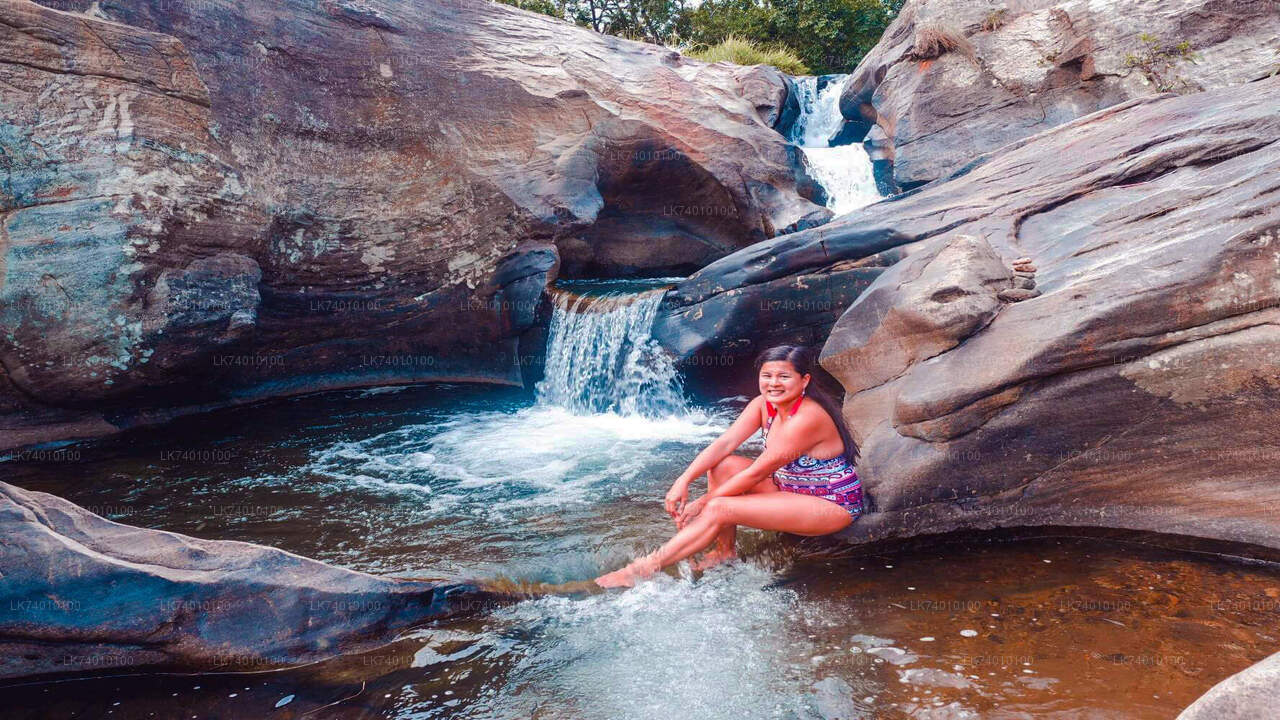Spaziergang durch die Landschaft mit Wasserfällen ab Colombo