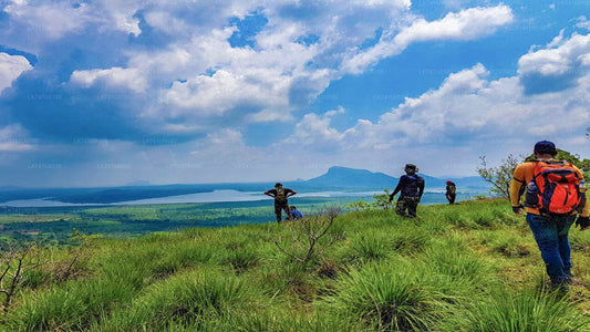 Wanderung zum Danigala Circular Rock von Polonnaruwa aus