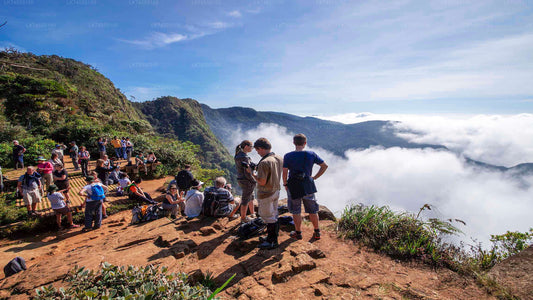 Wanderung zur Horton Plains Border über Bahngleise von Pattipola