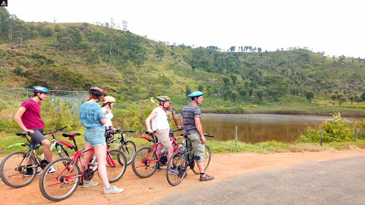 Radfahren zum Ellawala-Wasserfall