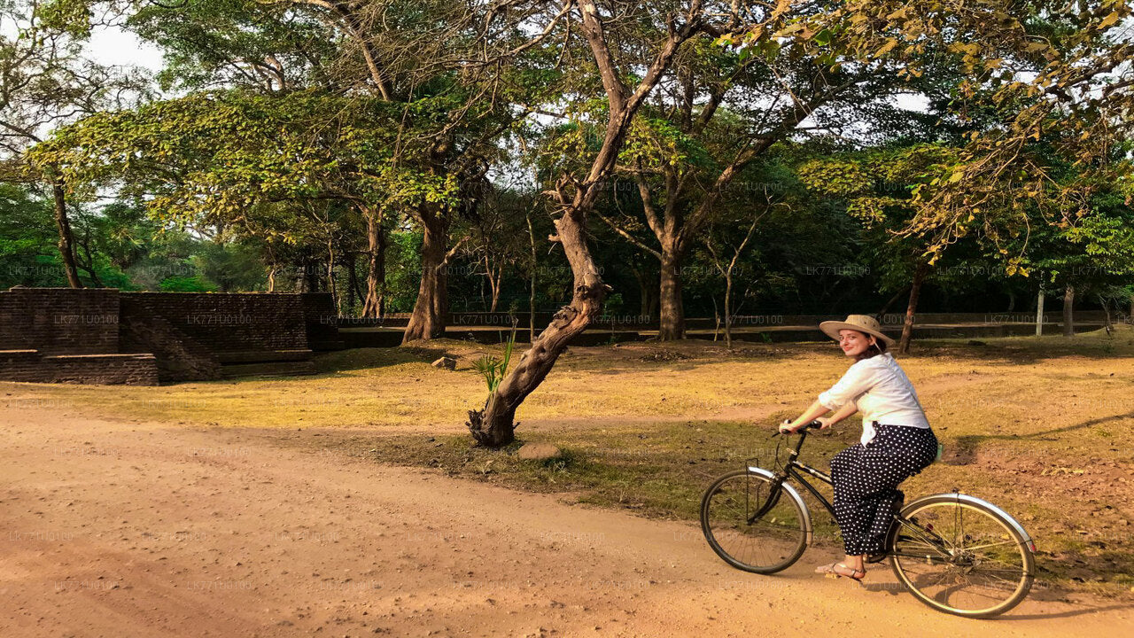 Radtour durch antike Ruinen von Polonnaruwa